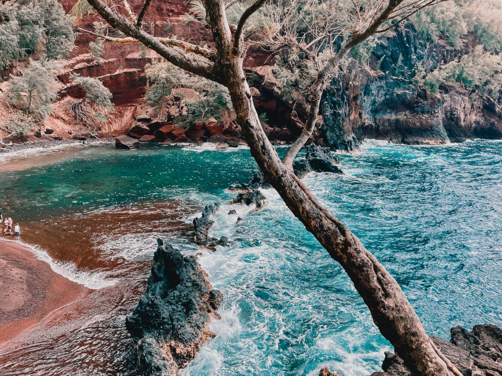 Kaihalulu Red Sand Beach