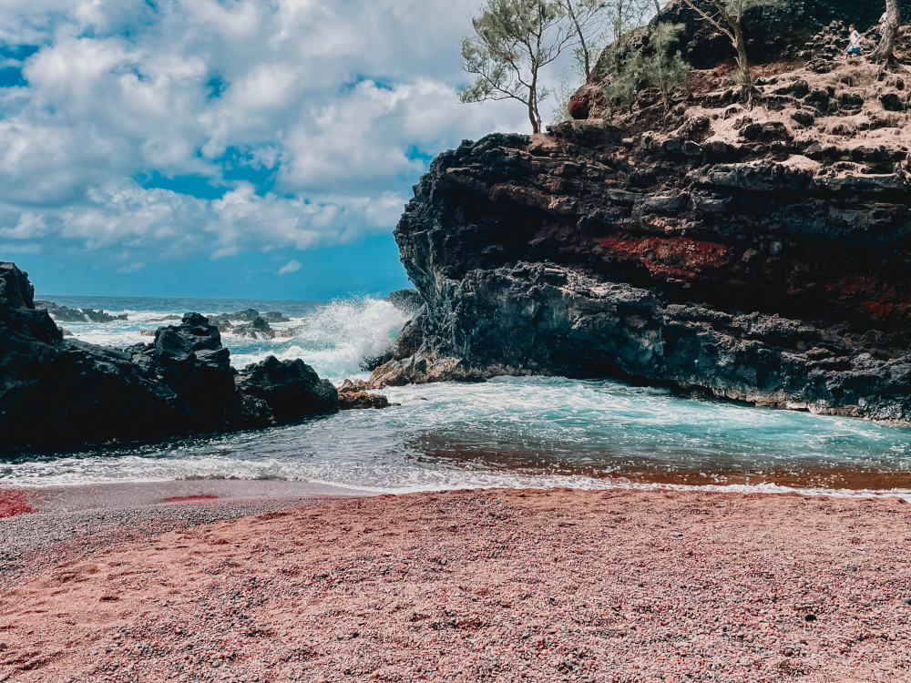 Kaihalulu Red Sand Beach