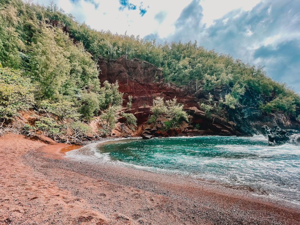 Kaihalulu Red Sand Beach