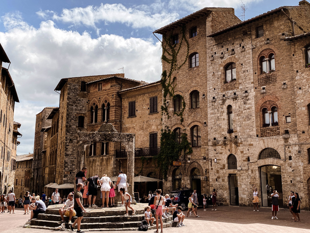 Piazza Della Cisterna